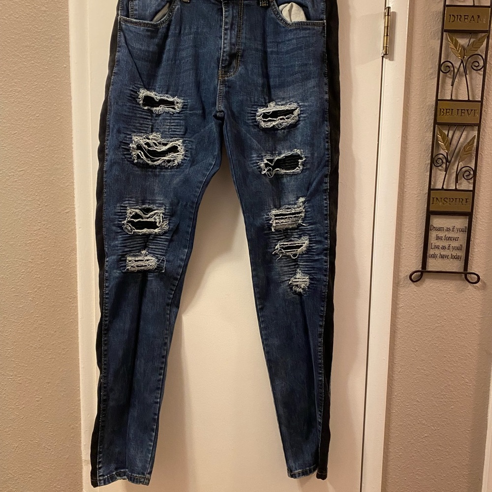 Victorious Men Ripped Jeans - Picture 2 of 4